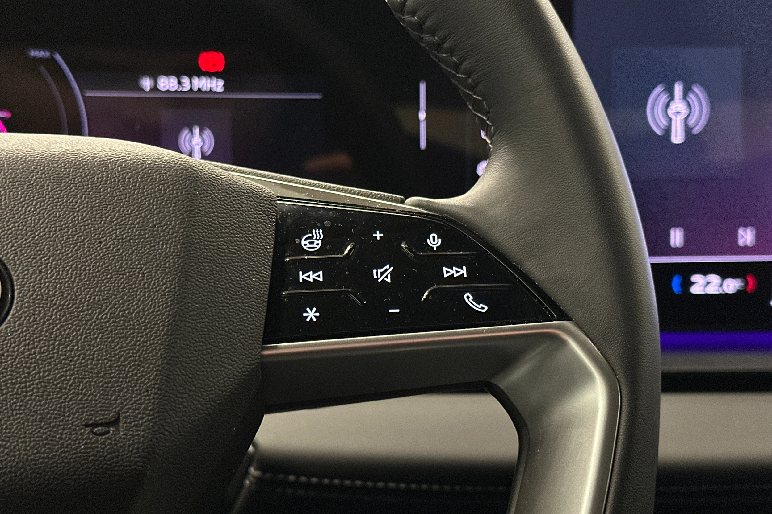 valkoinen Audi Q6 e-tron 2025 kuva 21.