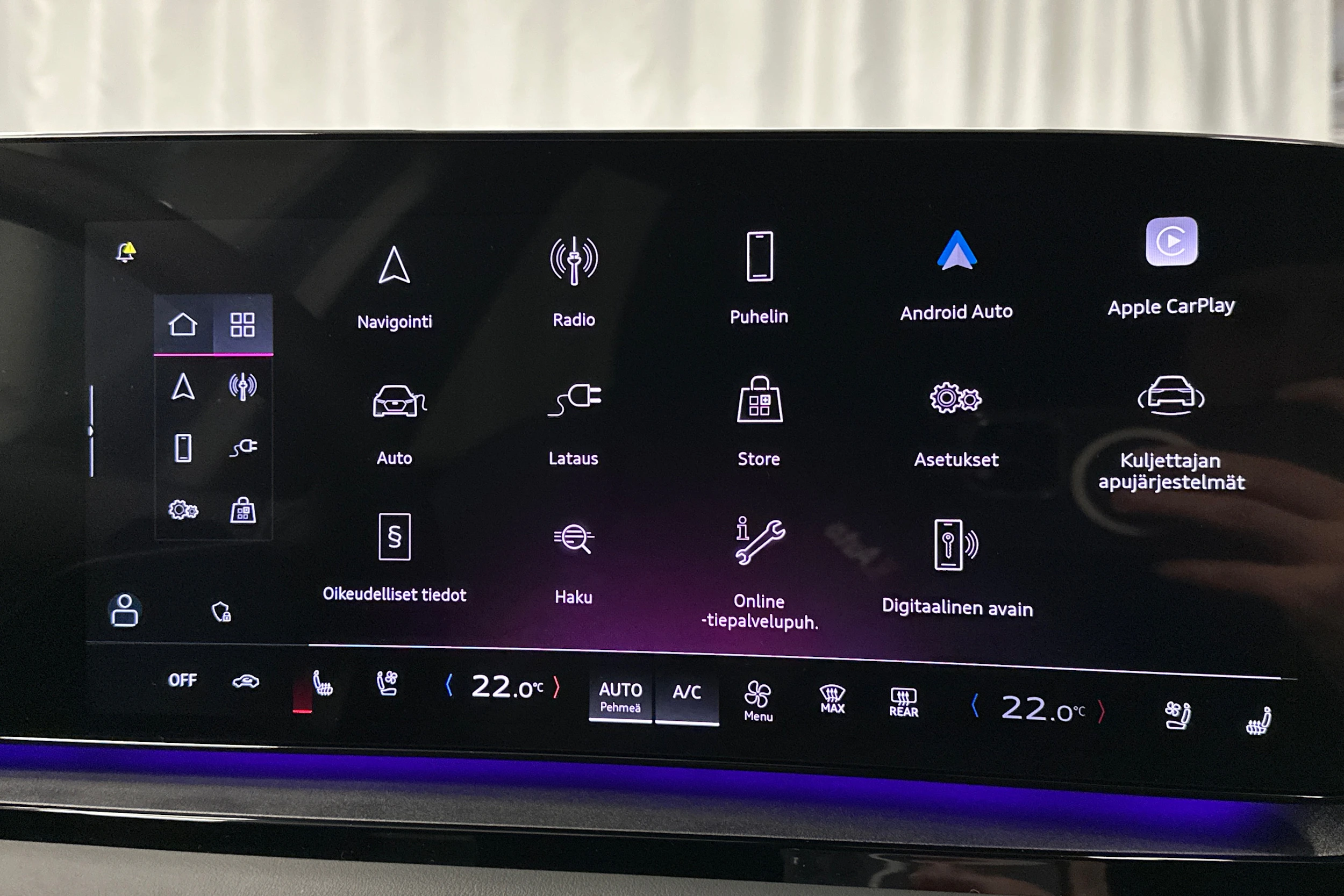 valkoinen Audi Q6 e-tron 2025 kuva 25.