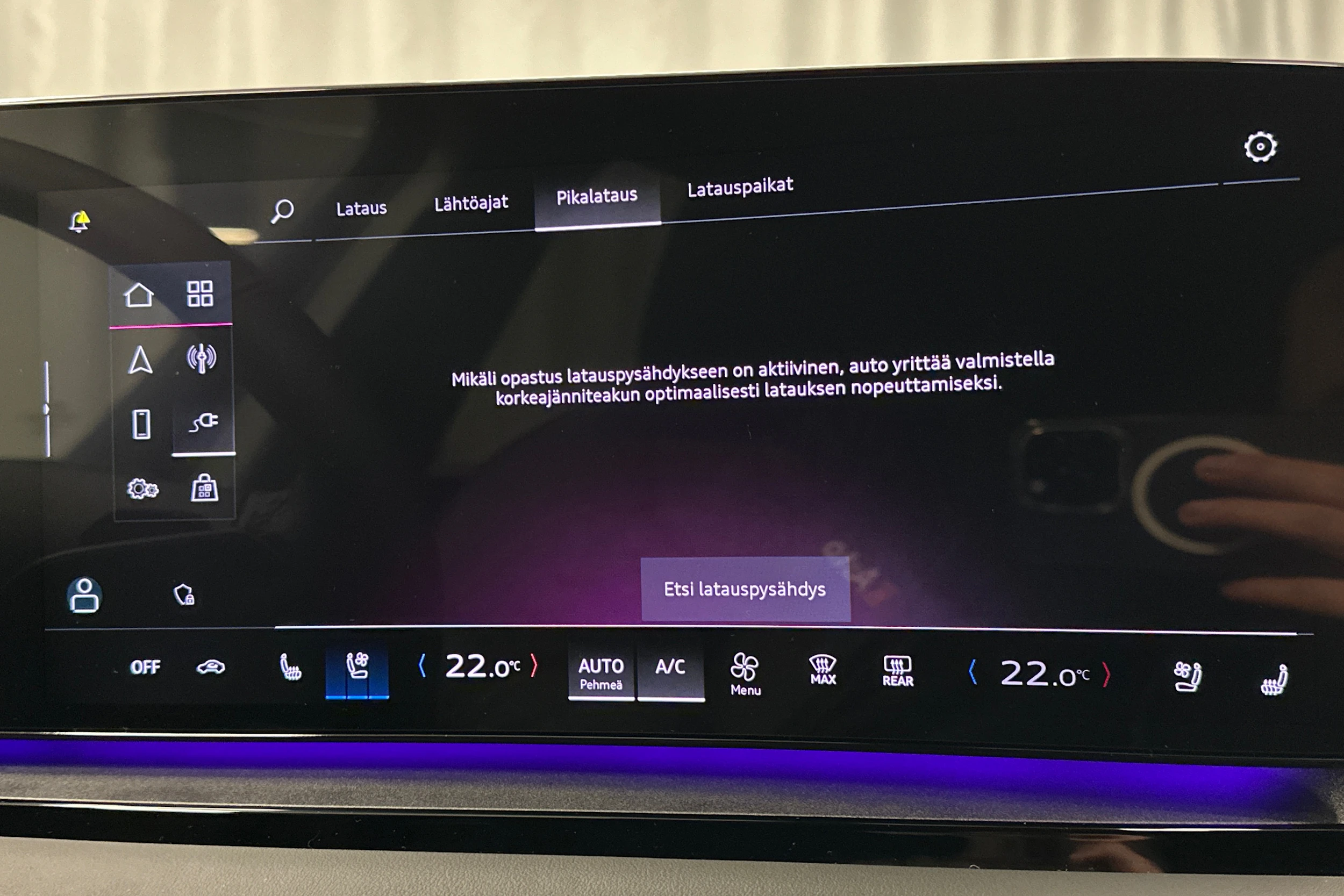 valkoinen Audi Q6 e-tron 2025 kuva 27.