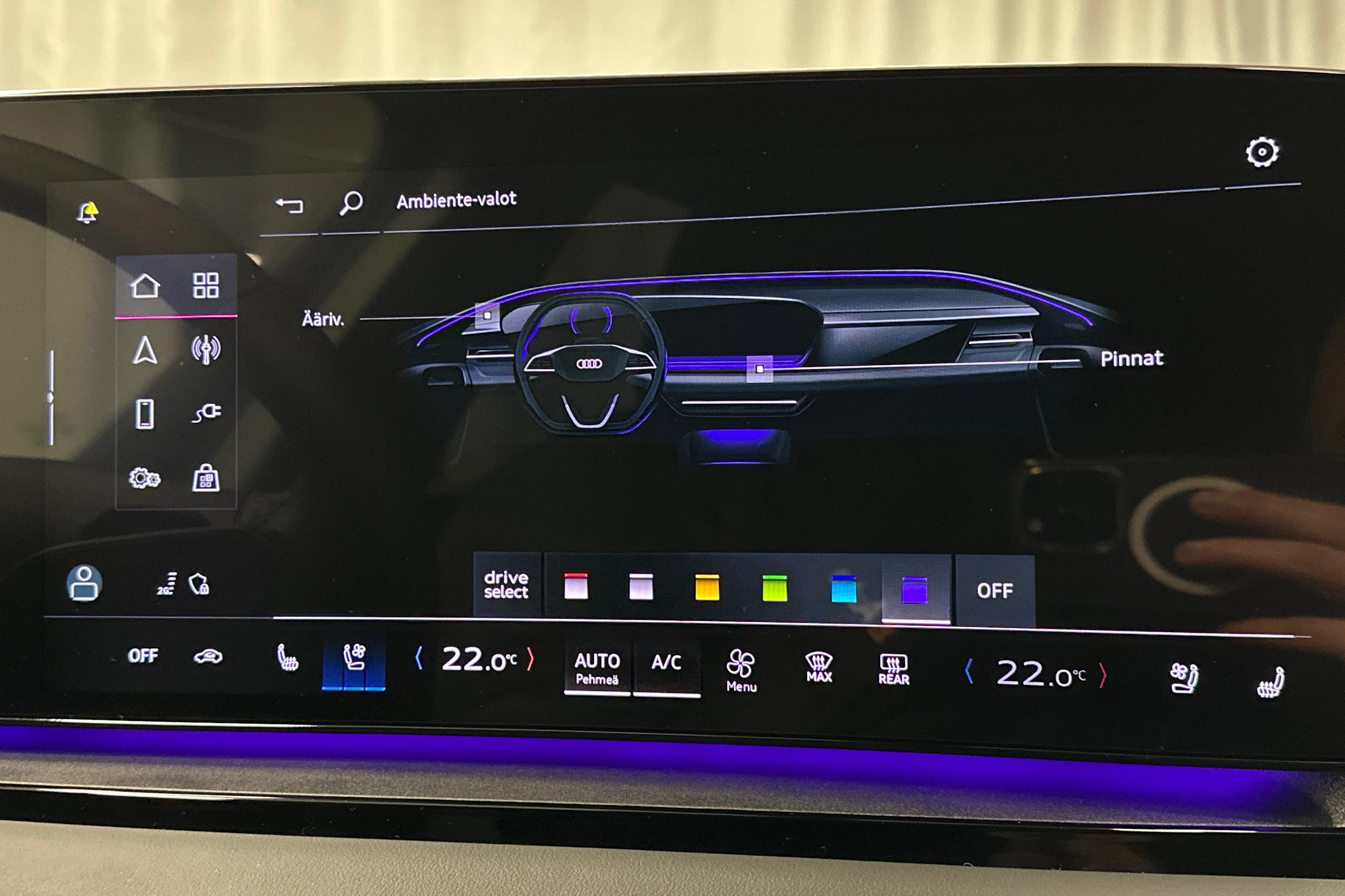 valkoinen Audi Q6 e-tron 2025 kuva 32.