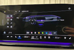 valkoinen Audi Q6 e-tron 2025 kuva 32.