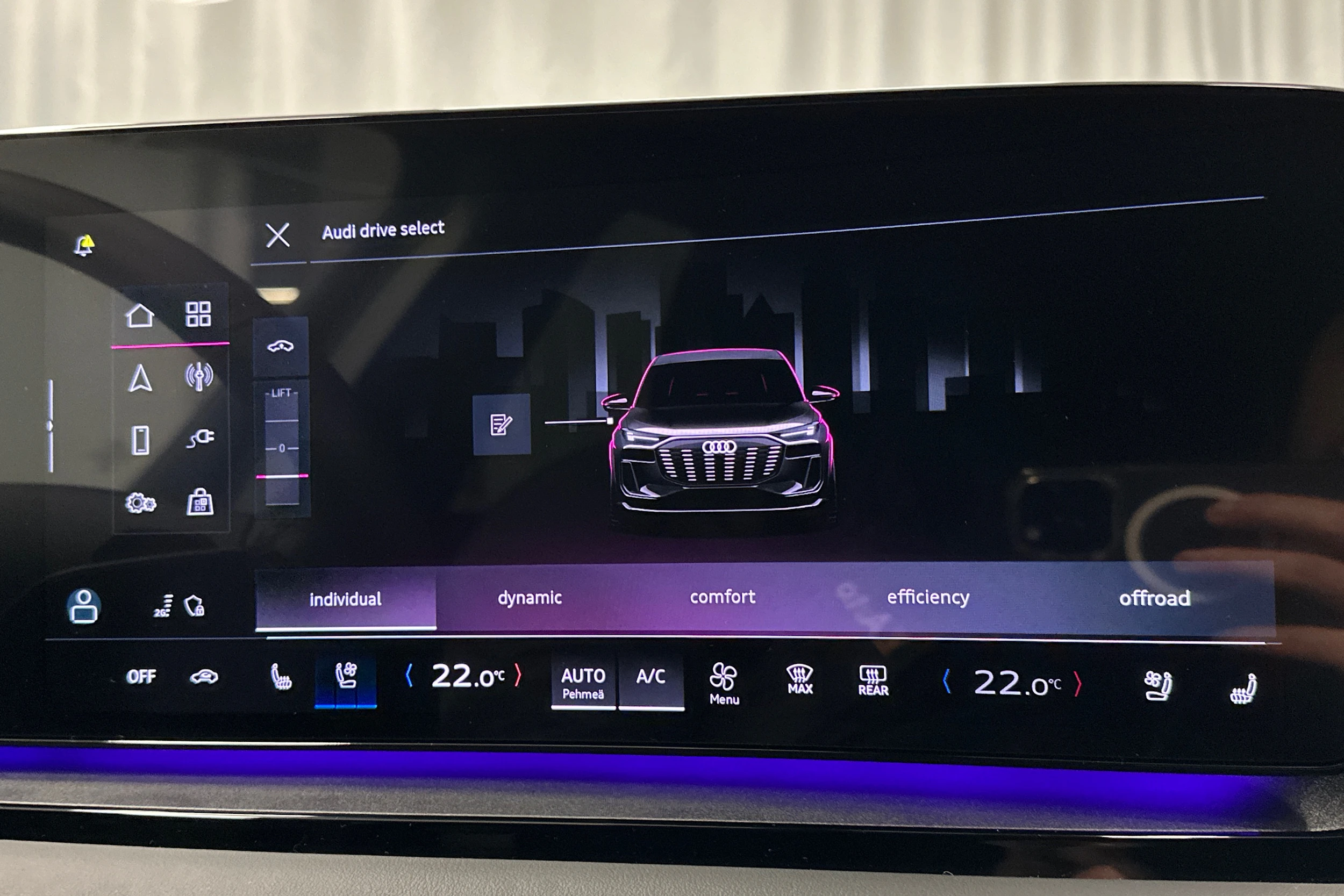 valkoinen Audi Q6 e-tron 2025 kuva 34.