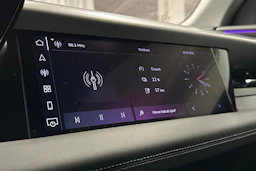 valkoinen Audi Q6 e-tron 2025 kuva 36.