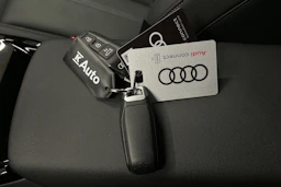 valkoinen Audi Q6 e-tron 2025 kuva 38.