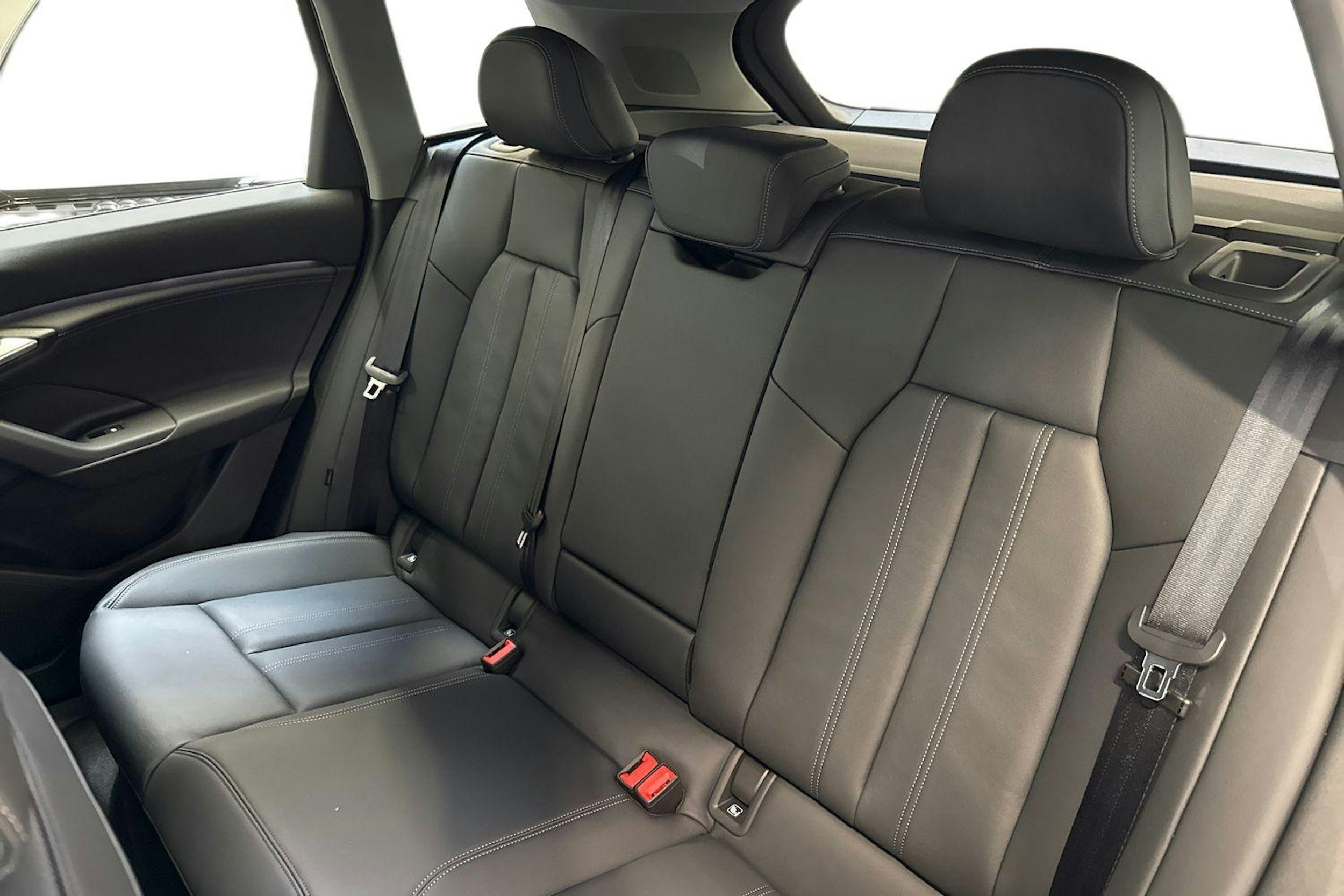 sininen Audi Q6 e-tron 2025 kuva 8.