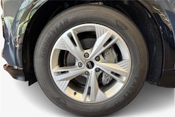 sininen Audi Q6 e-tron 2025 kuva 9.