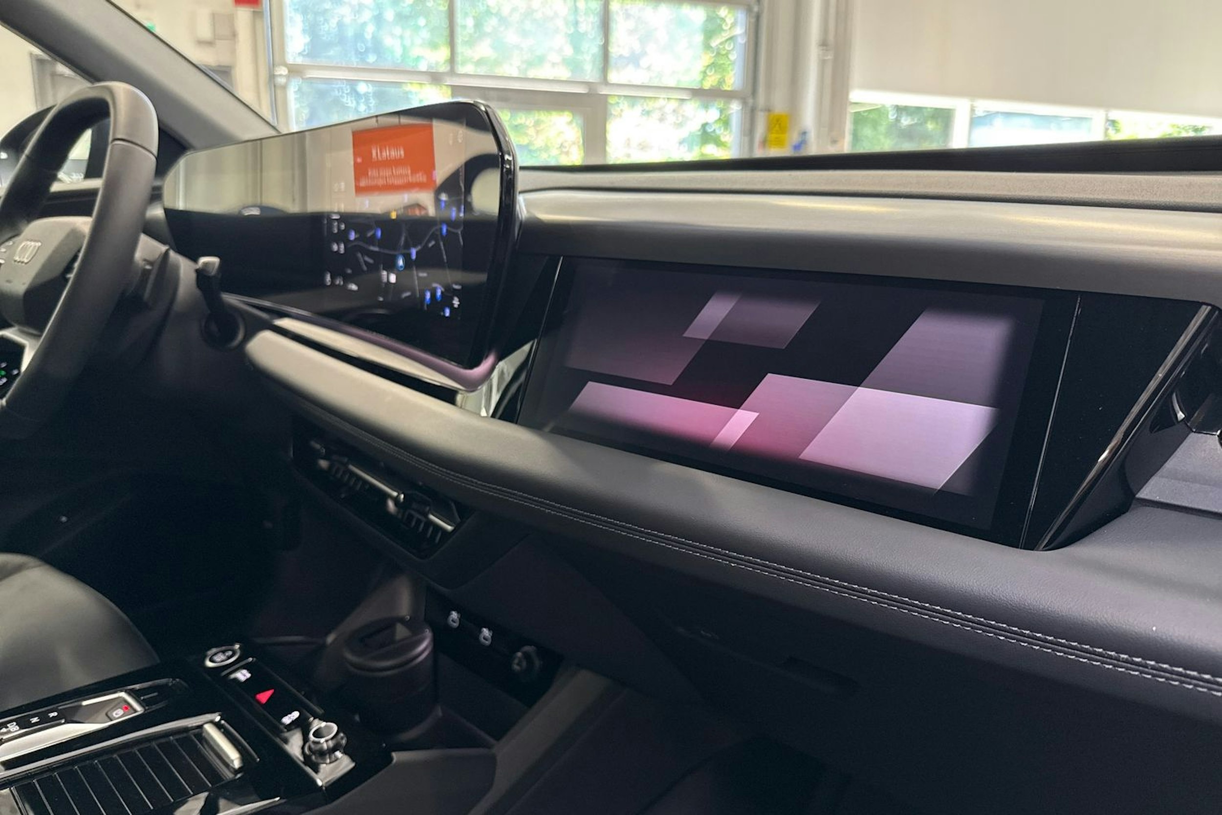 sininen Audi Q6 e-tron 2025 kuva 13.