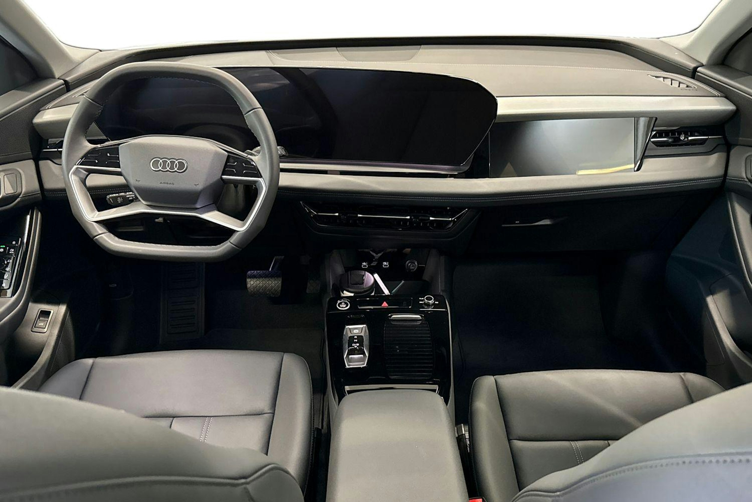 met. valkoinen Audi Q6 e-tron 2025 kuva 7.