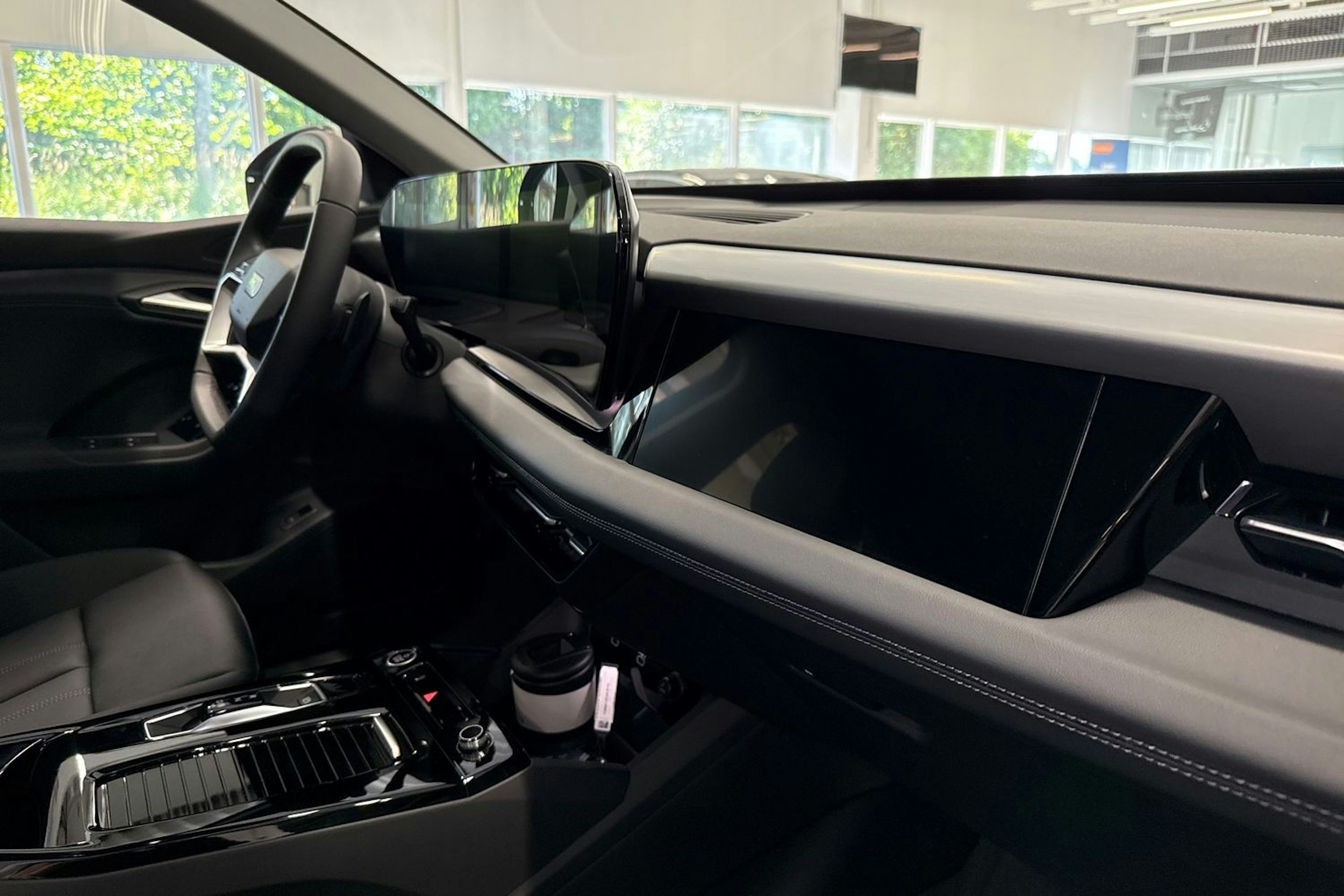 met. valkoinen Audi Q6 e-tron 2025 kuva 14.