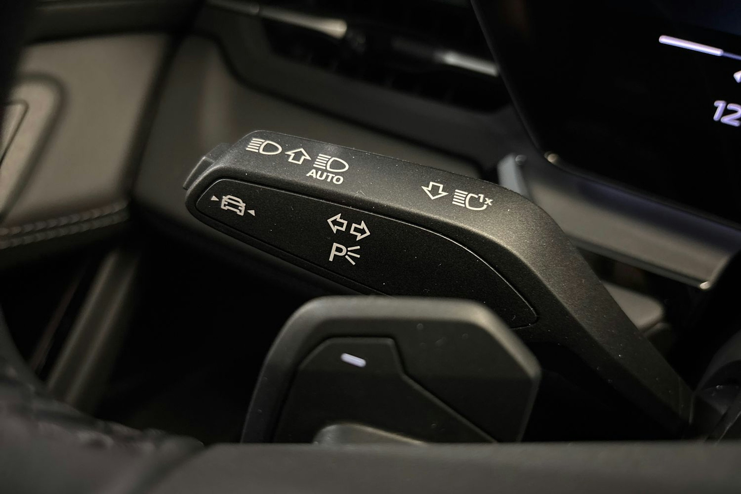 met. sininen Audi Q6 e-tron 2025 kuva 13.