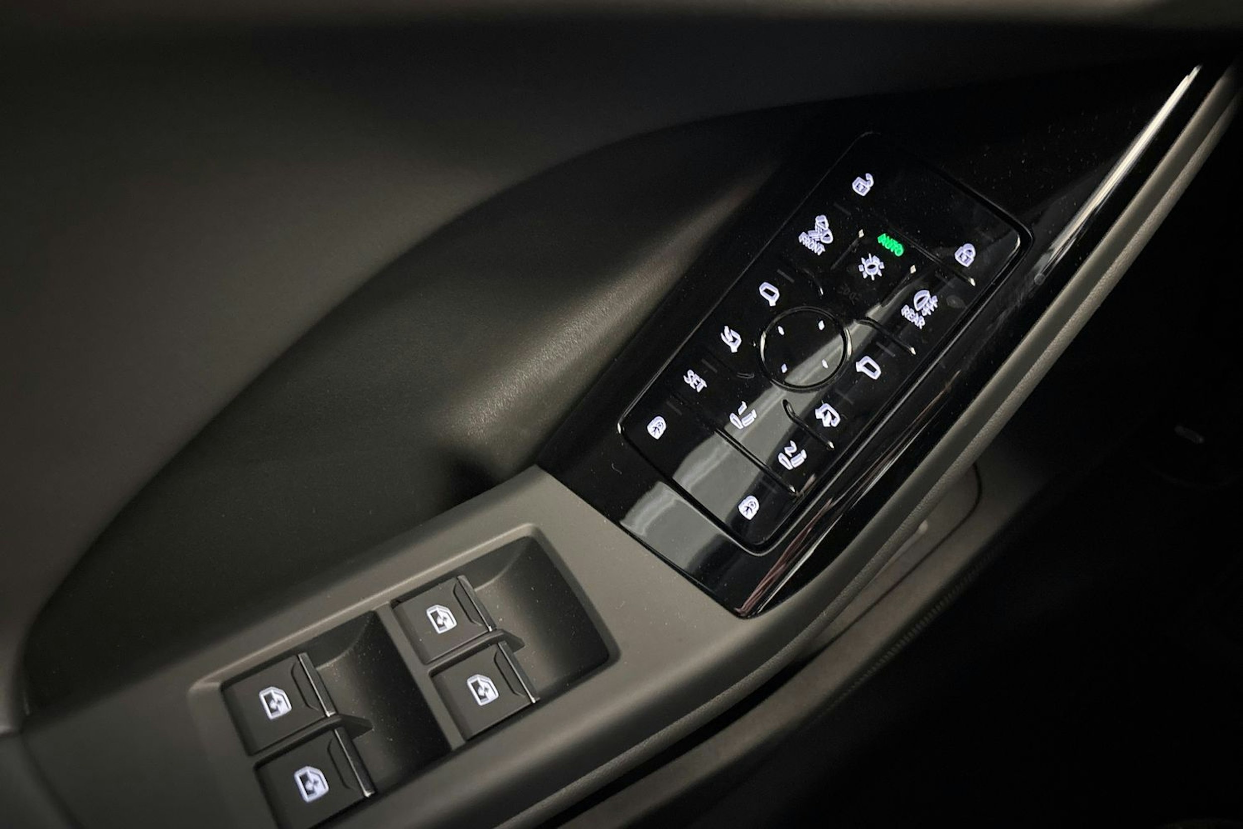 met. sininen Audi Q6 e-tron 2025 kuva 16.