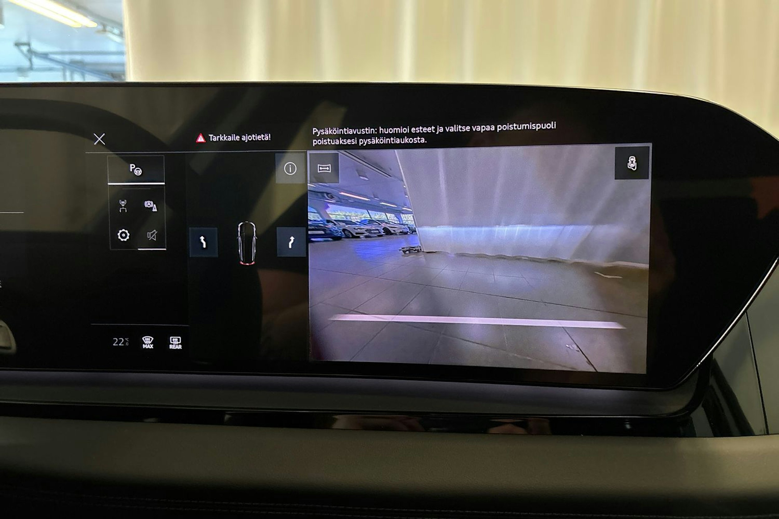 met. sininen Audi Q6 e-tron 2025 kuva 17.