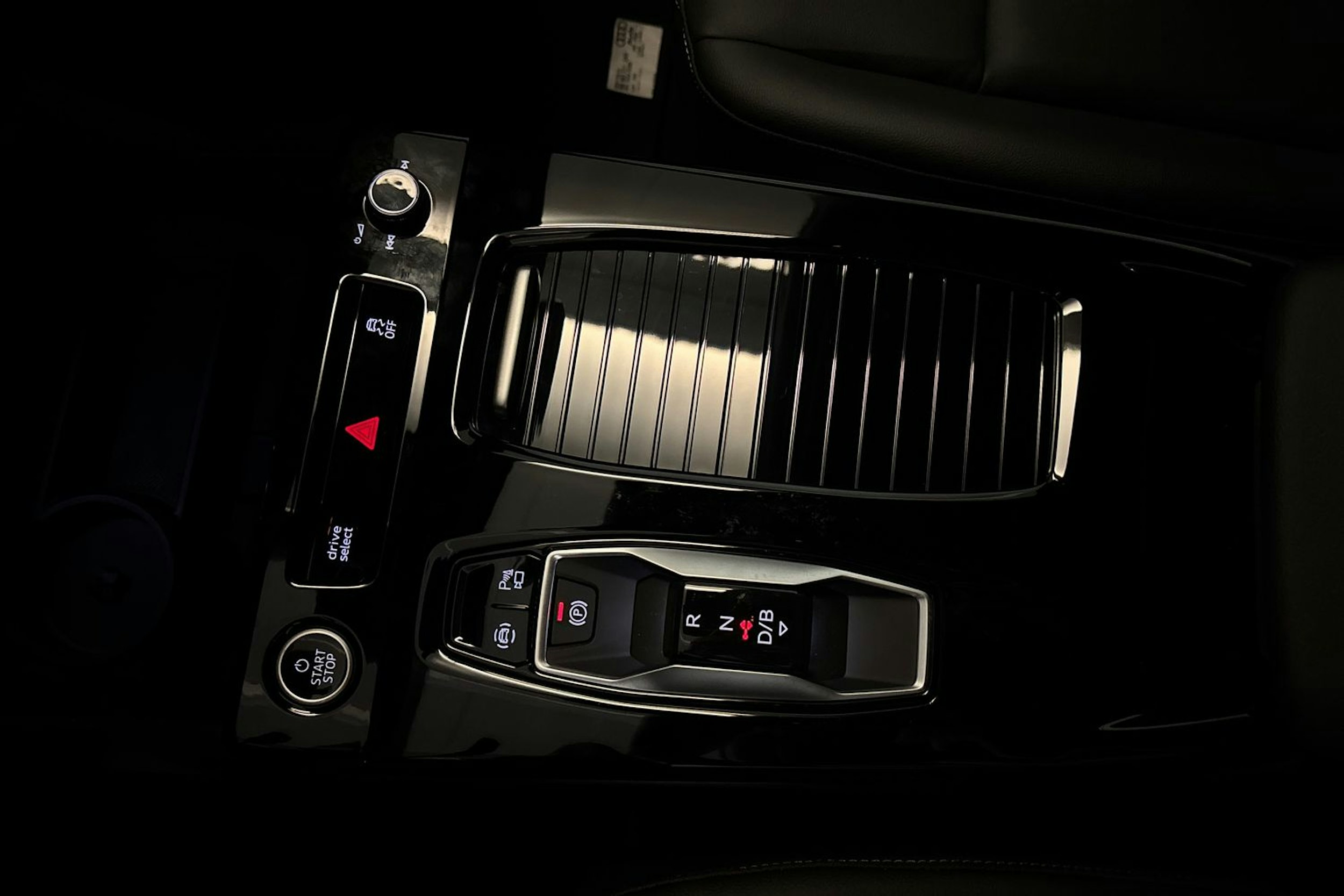 met. sininen Audi Q6 e-tron 2025 kuva 18.