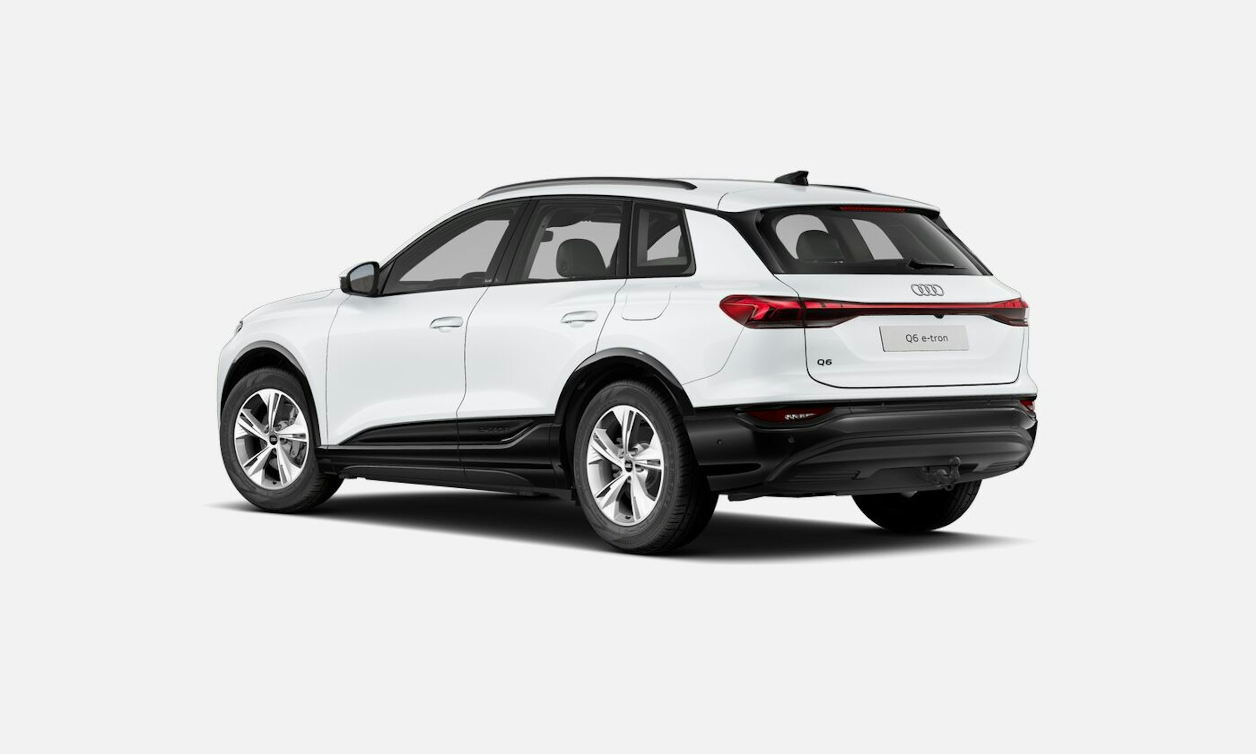 valkoinen Audi Q6 e-tron 2025 kuva 3.