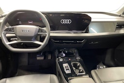 valkoinen Audi Q6 e-tron 2025 kuva 7.