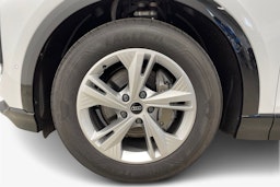 valkoinen Audi Q6 e-tron 2025 kuva 9.