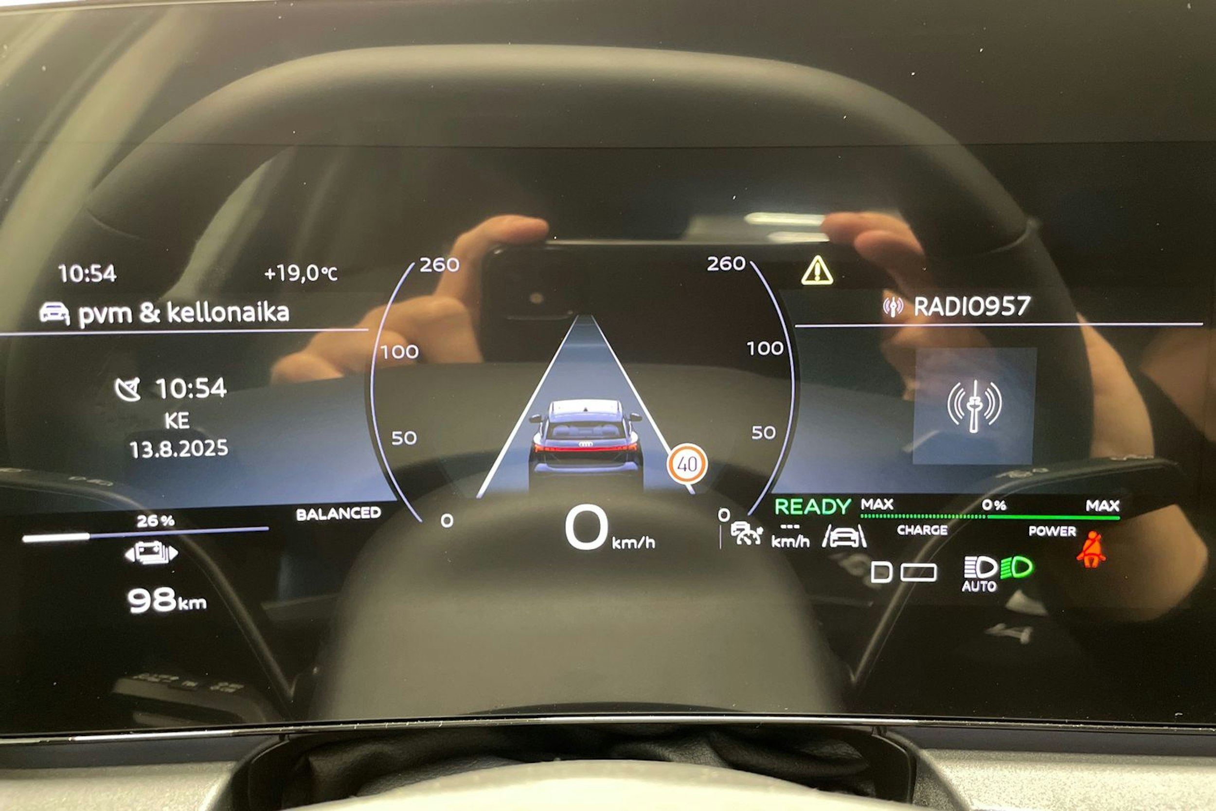 valkoinen Audi Q6 e-tron 2025 kuva 12.