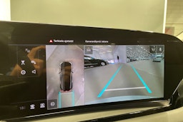 valkoinen Audi Q6 e-tron 2025 kuva 13.