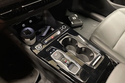 valkoinen Audi Q6 e-tron 2025 kuva 14.