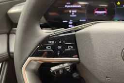 valkoinen Audi Q6 e-tron 2025 kuva 16.