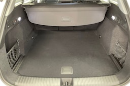 valkoinen Audi Q6 e-tron 2025 kuva 17.