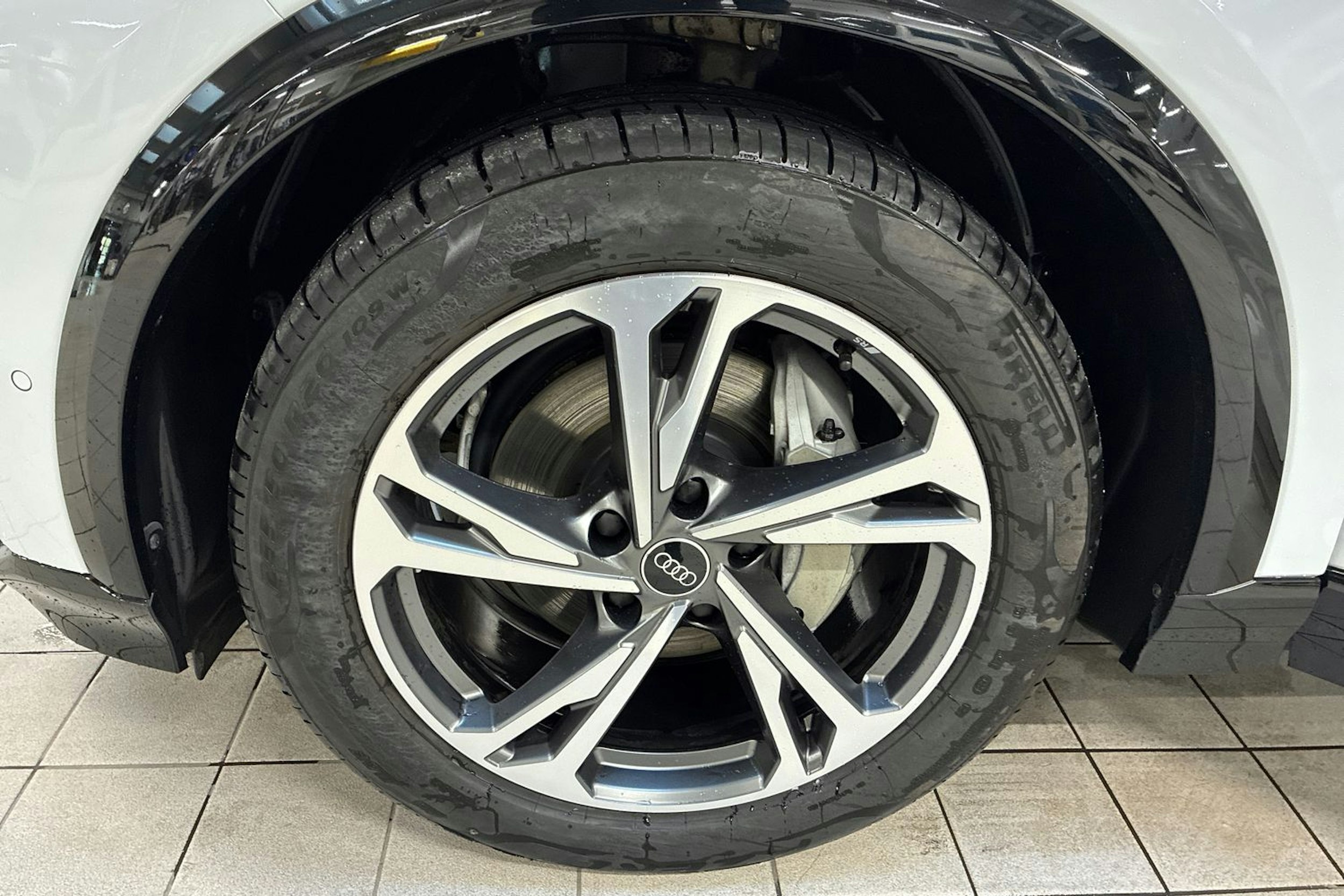 met. valkoinen Audi Q6 e-tron 2025 kuva 10.