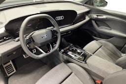 musta Audi Q6 e-tron 2025 kuva 7.