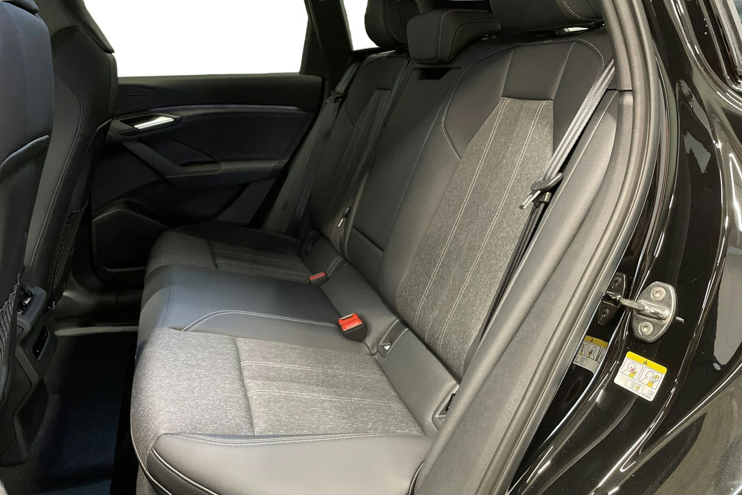 musta Audi Q6 e-tron 2025 kuva 10.