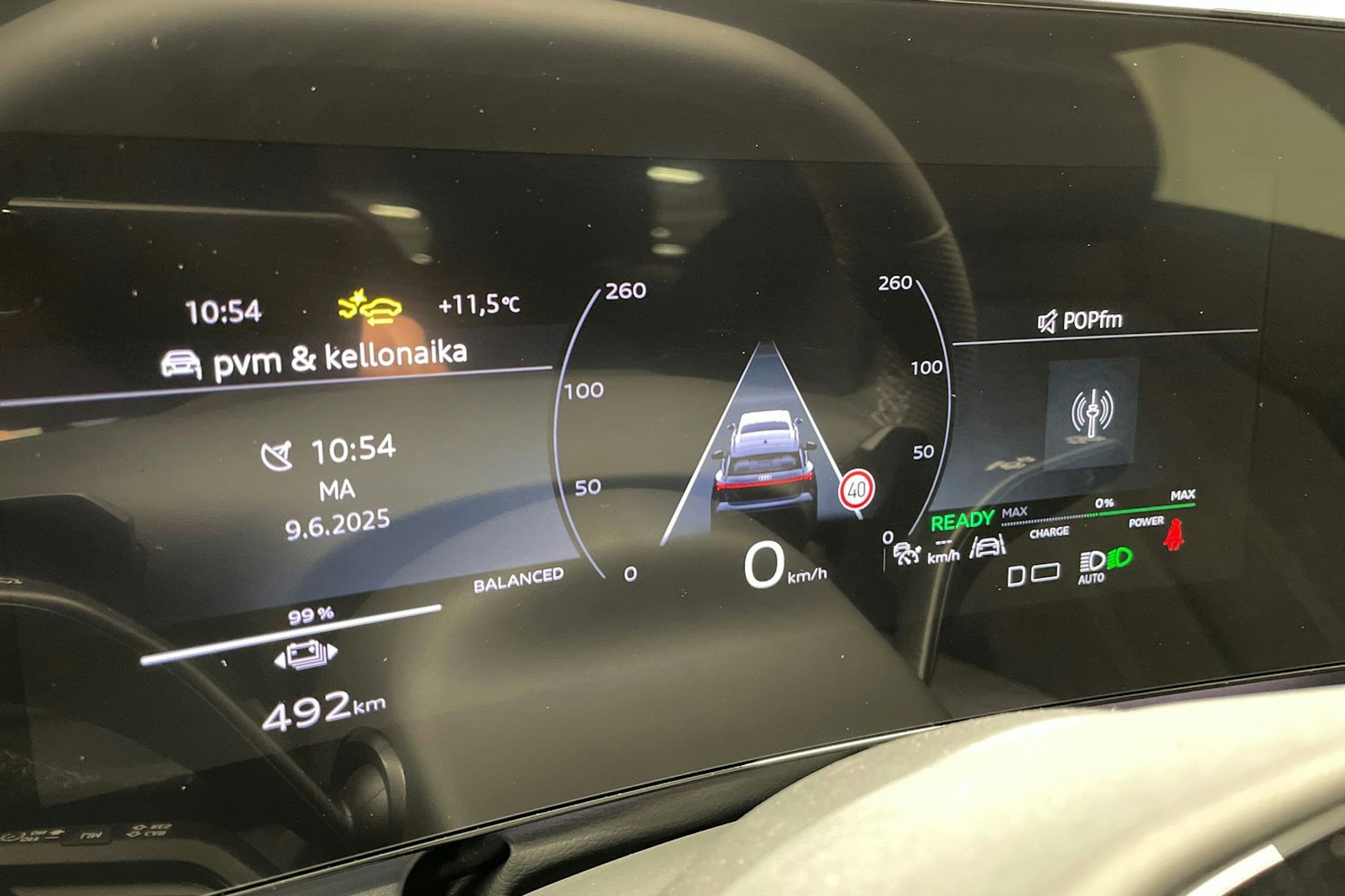 musta Audi Q6 e-tron 2025 kuva 14.