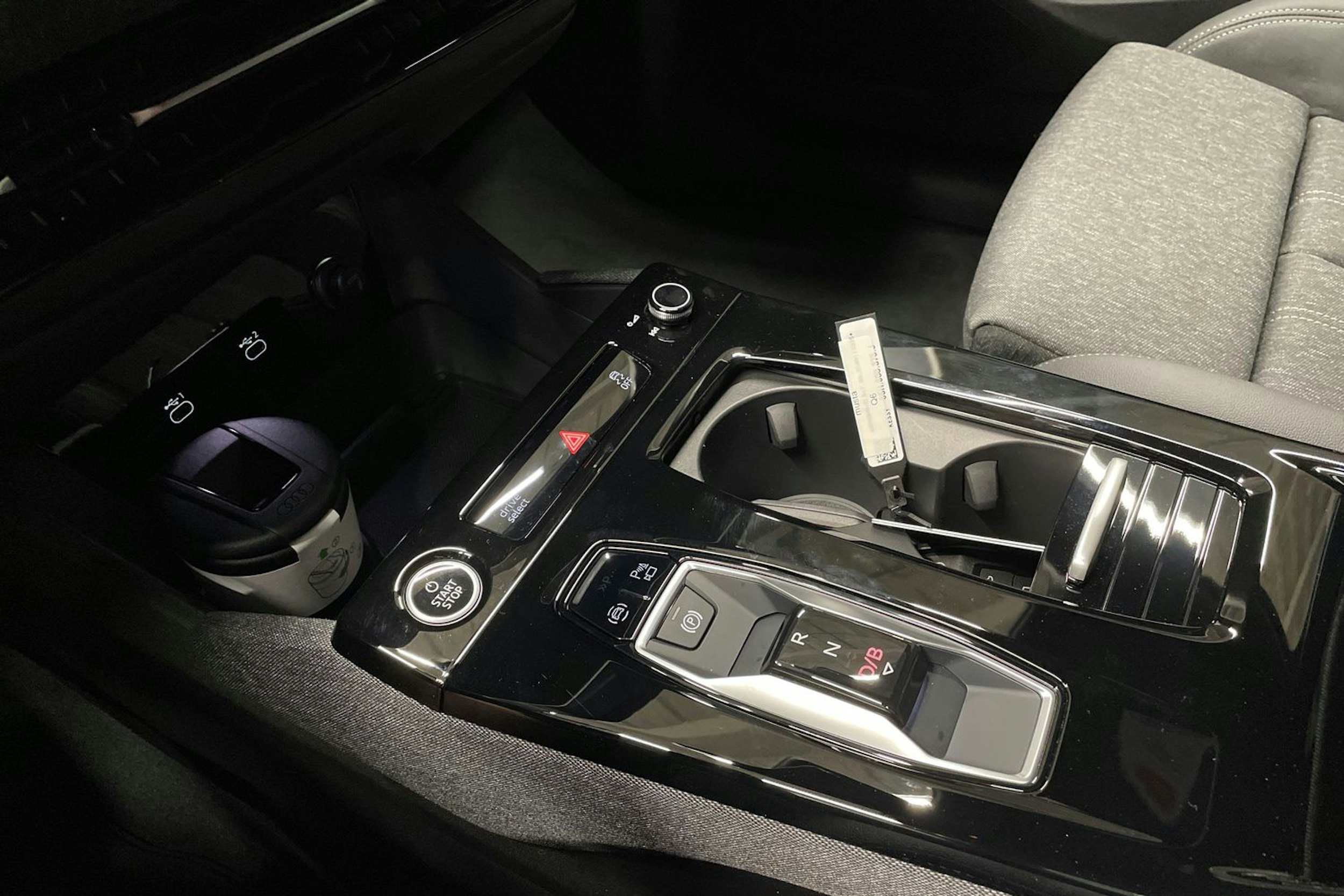 musta Audi Q6 e-tron 2025 kuva 16.