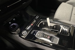 musta Audi Q6 e-tron 2025 kuva 16.