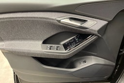 musta Audi Q6 e-tron 2025 kuva 18.