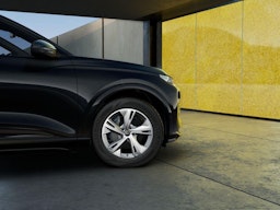 mythos musta Audi Q6 e-tron 2025 kuva 10.