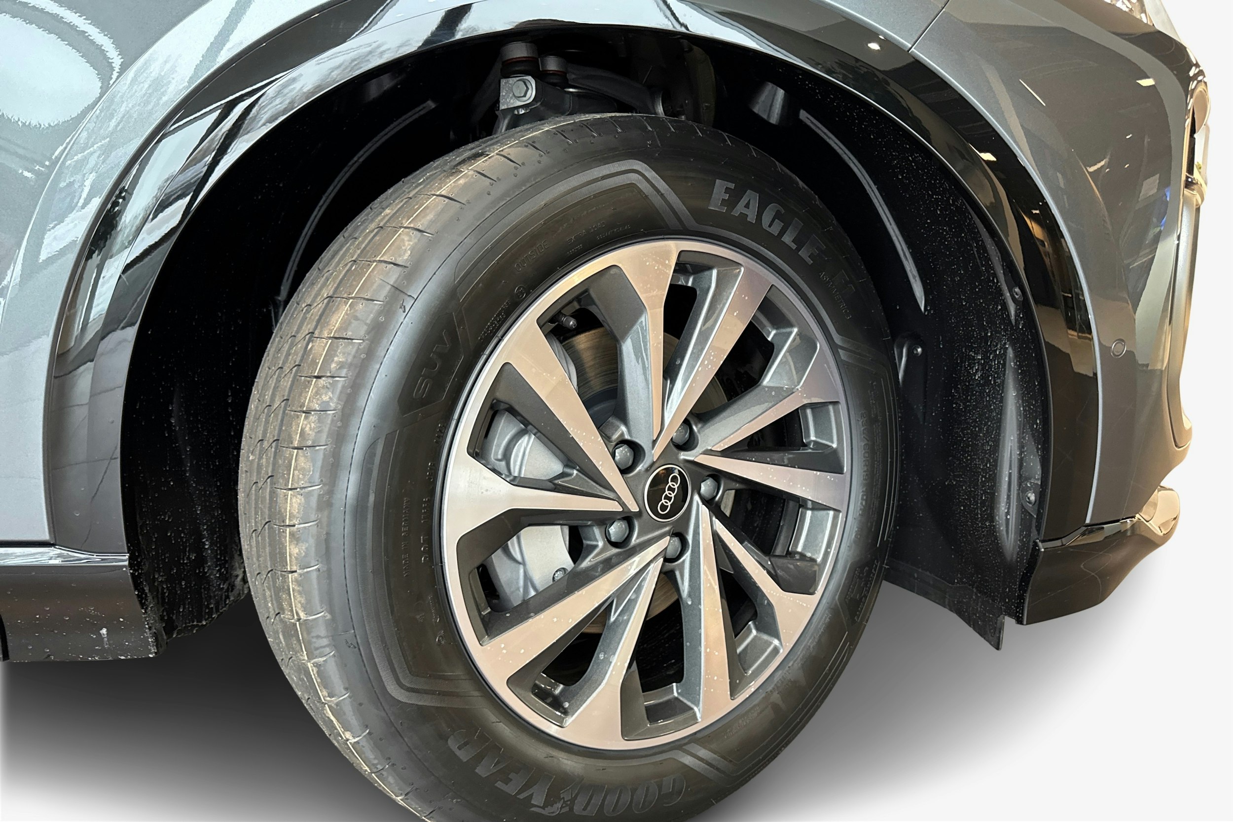 harmaa Audi Q6 e-tron 2025 kuva 9.