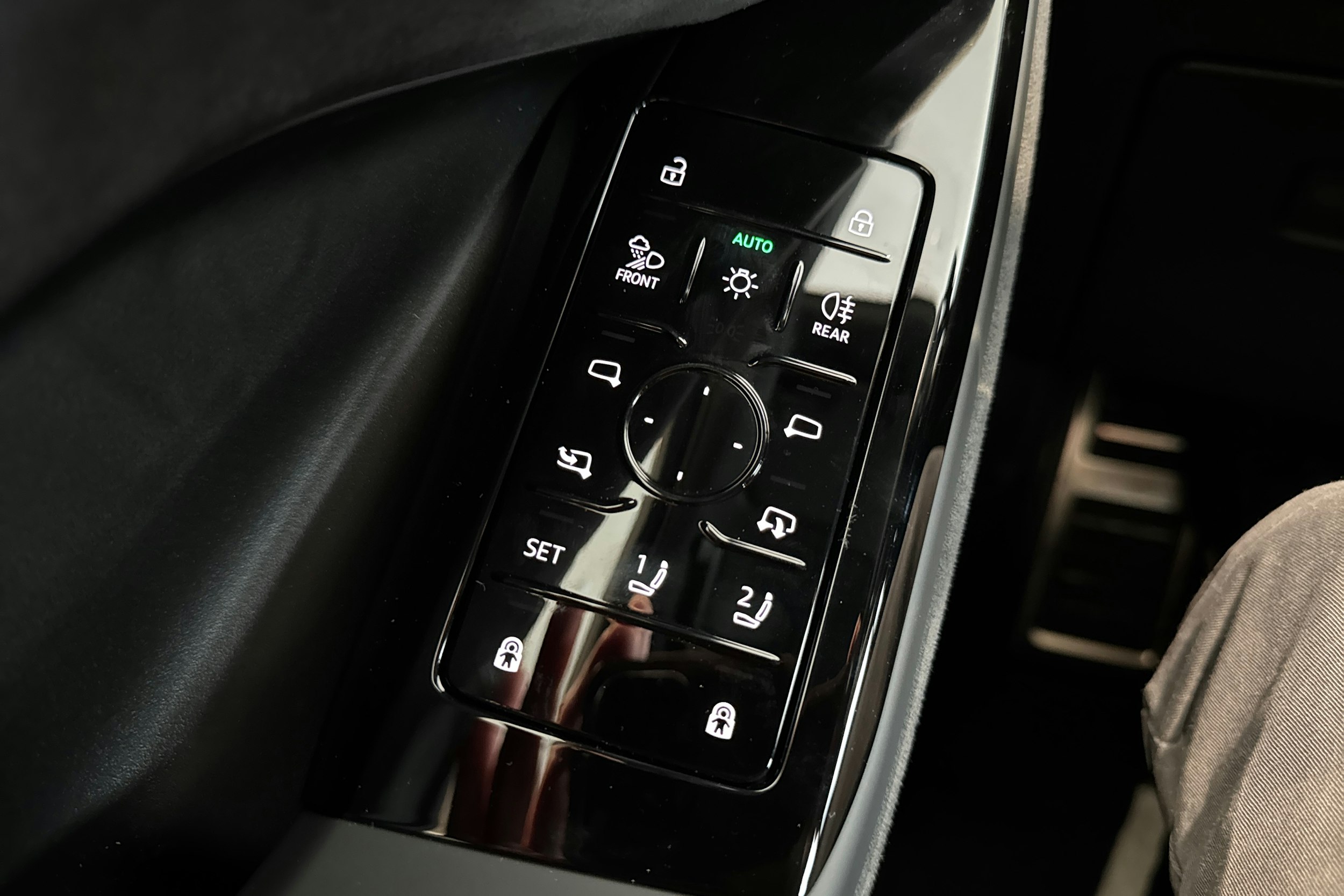 harmaa Audi Q6 e-tron 2025 kuva 15.