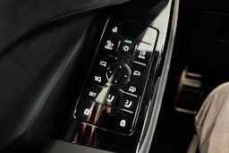 harmaa Audi Q6 e-tron 2025 kuva 15.