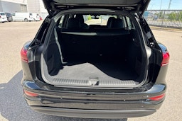 musta Audi Q6 e-tron 2025 kuva 11.