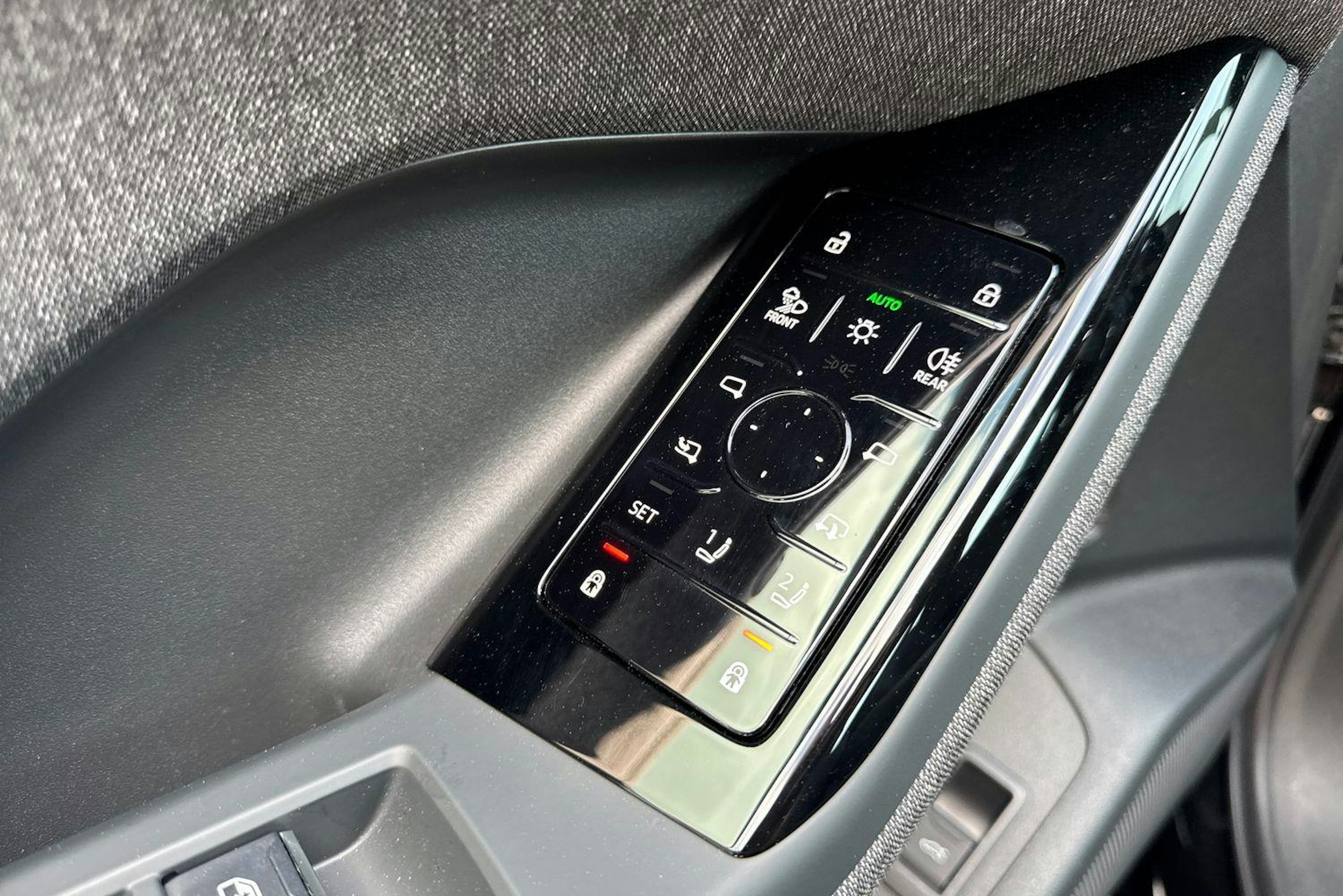 musta Audi Q6 e-tron 2025 kuva 13.