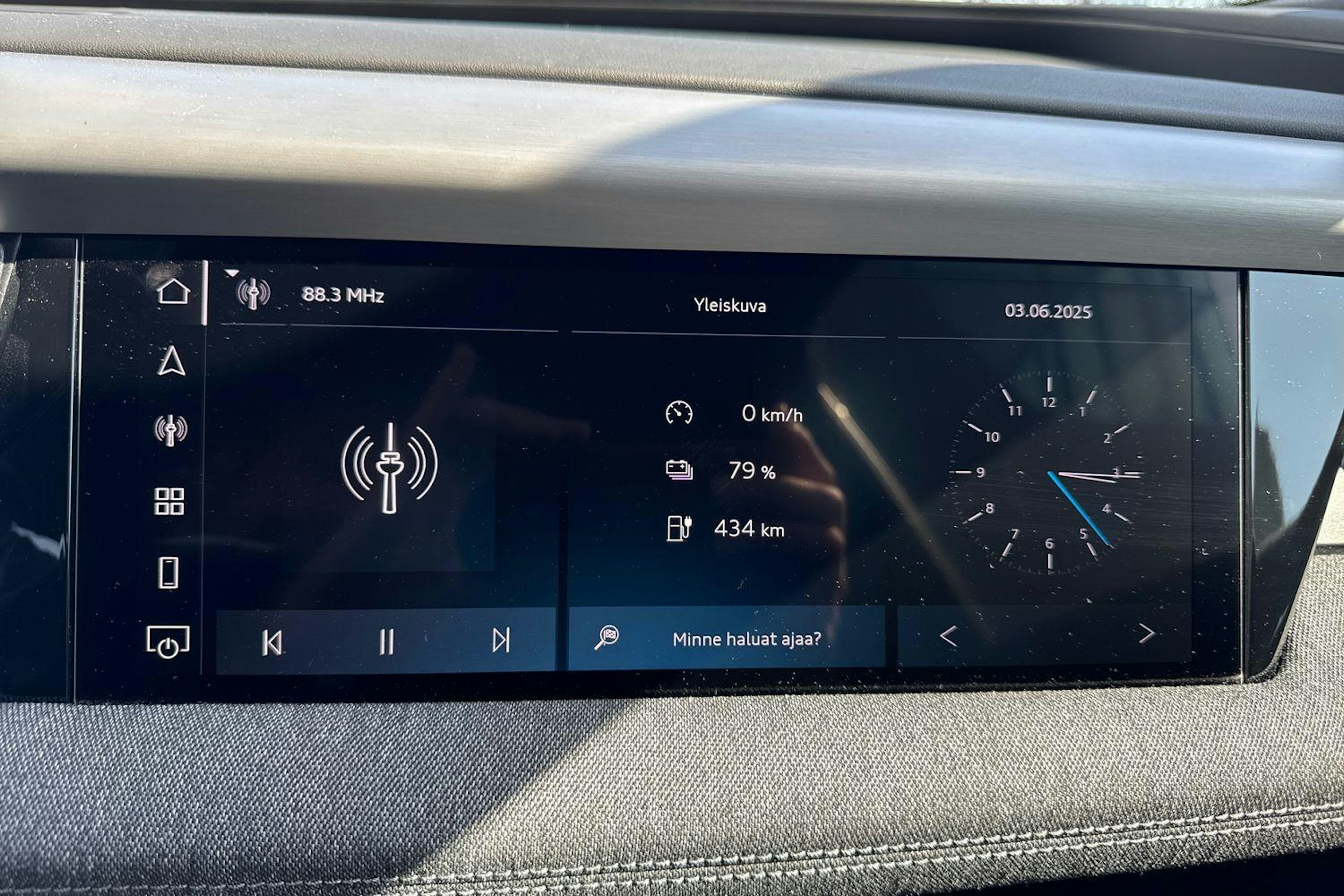 musta Audi Q6 e-tron 2025 kuva 15.