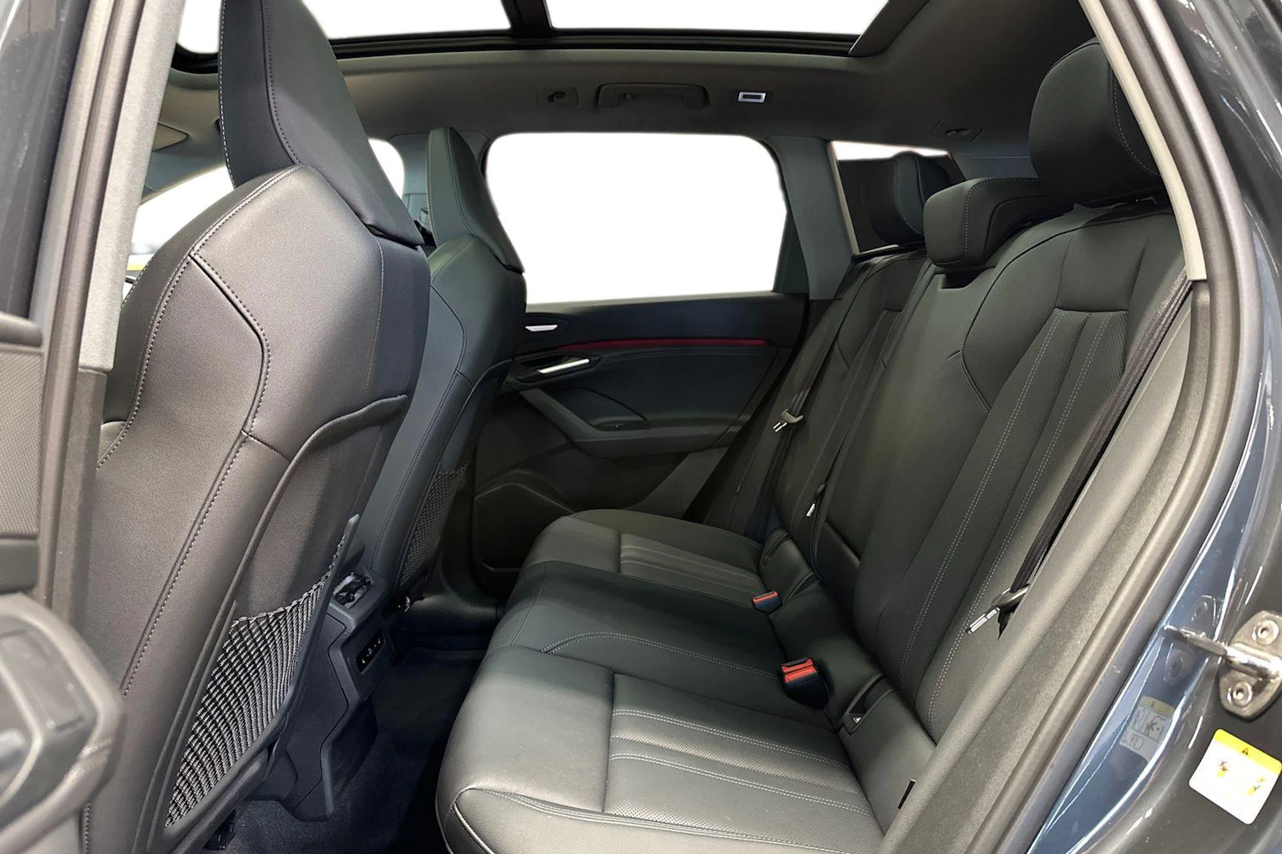 harmaa Audi Q6 e-tron 2025 kuva 8.