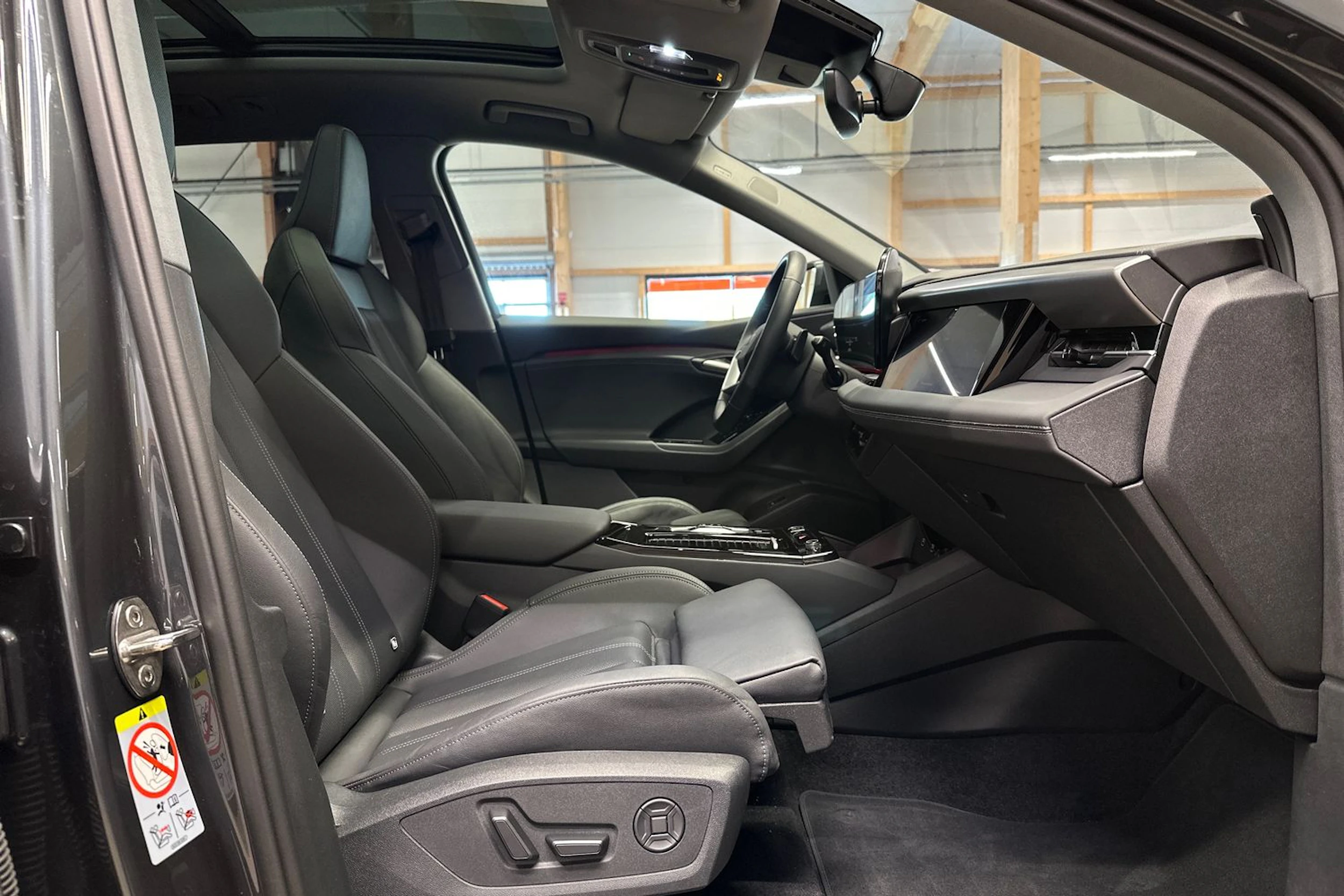 harmaa Audi Q6 e-tron 2025 kuva 10.