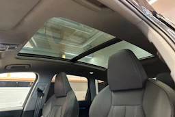 harmaa Audi Q6 e-tron 2025 kuva 16.