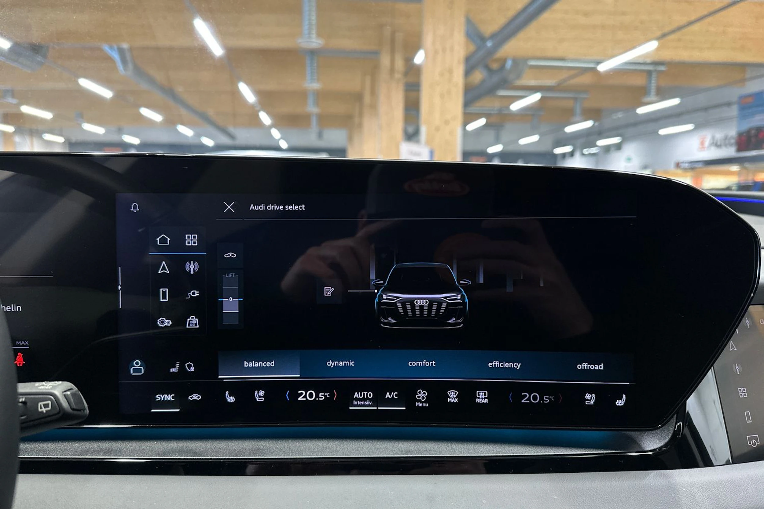 harmaa Audi Q6 e-tron 2025 kuva 17.