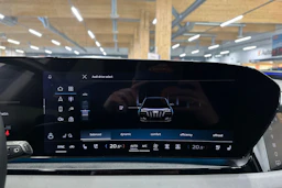 harmaa Audi Q6 e-tron 2025 kuva 17.