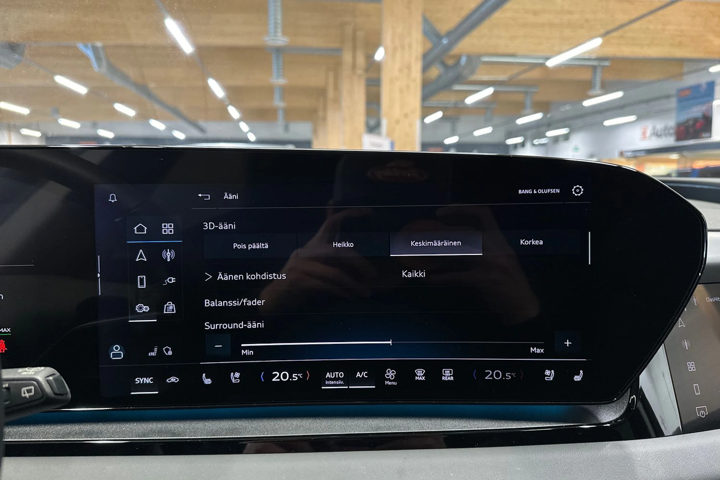 harmaa Audi Q6 e-tron 2025 kuva 20.