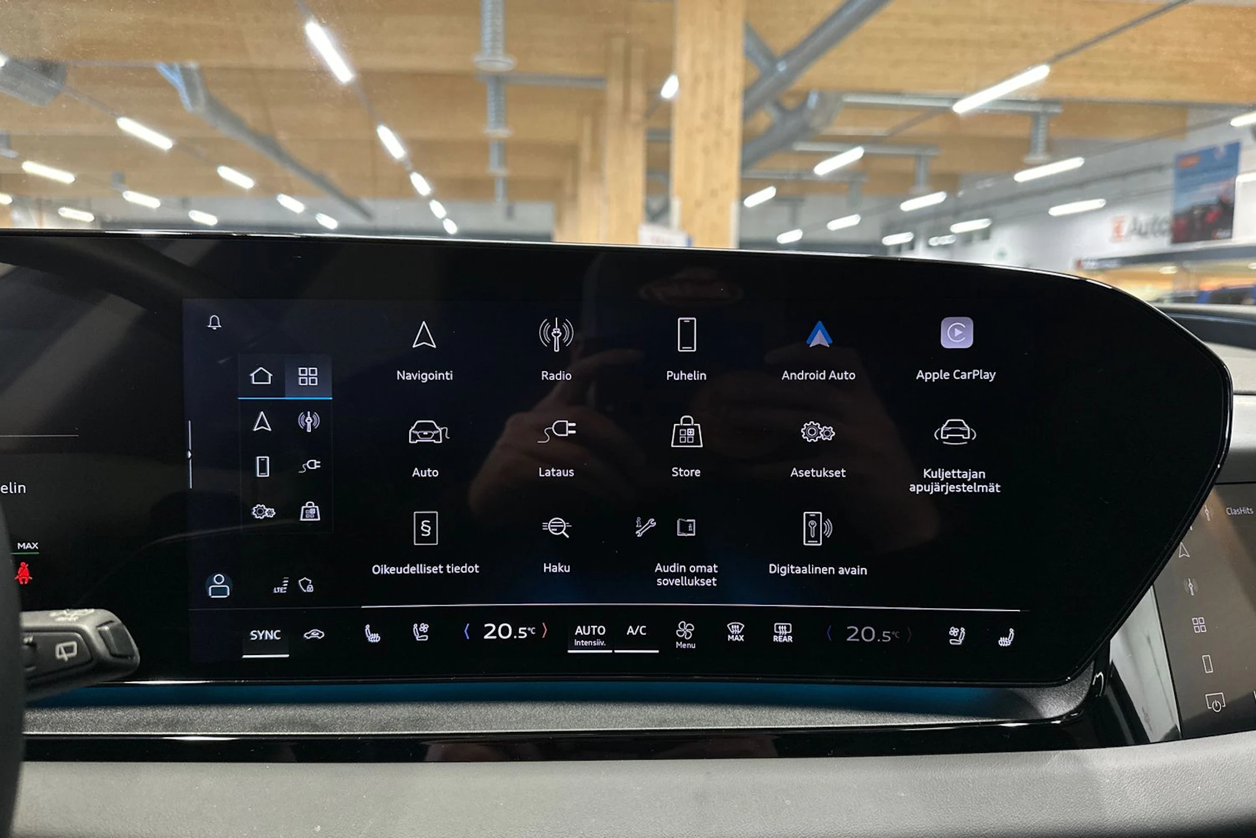 harmaa Audi Q6 e-tron 2025 kuva 21.