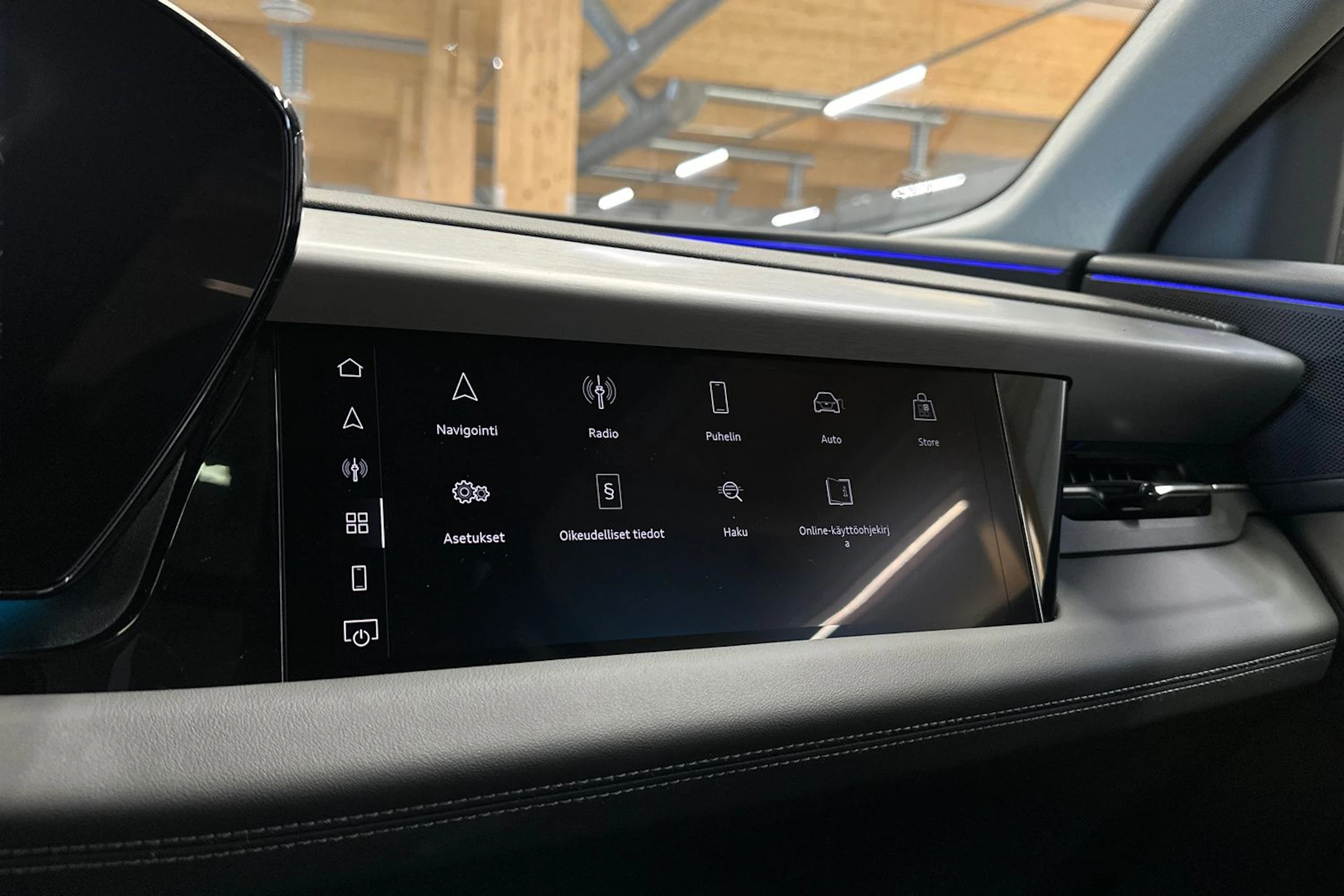 harmaa Audi Q6 e-tron 2025 kuva 24.