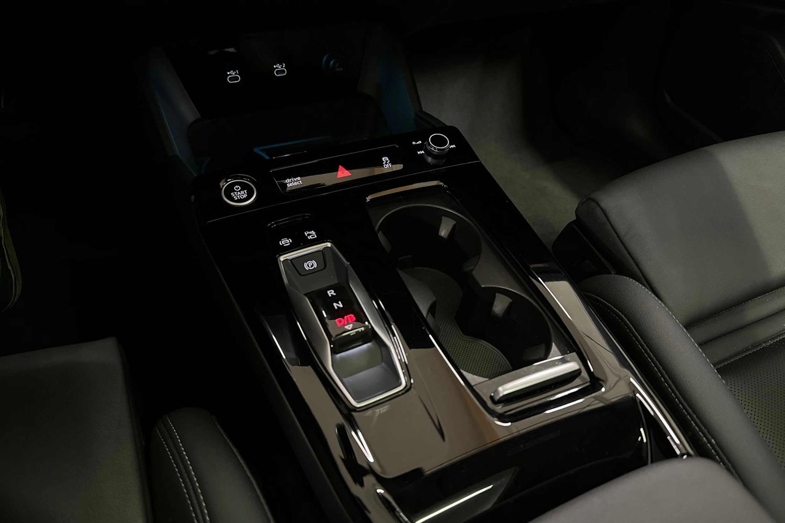 harmaa Audi Q6 e-tron 2025 kuva 26.