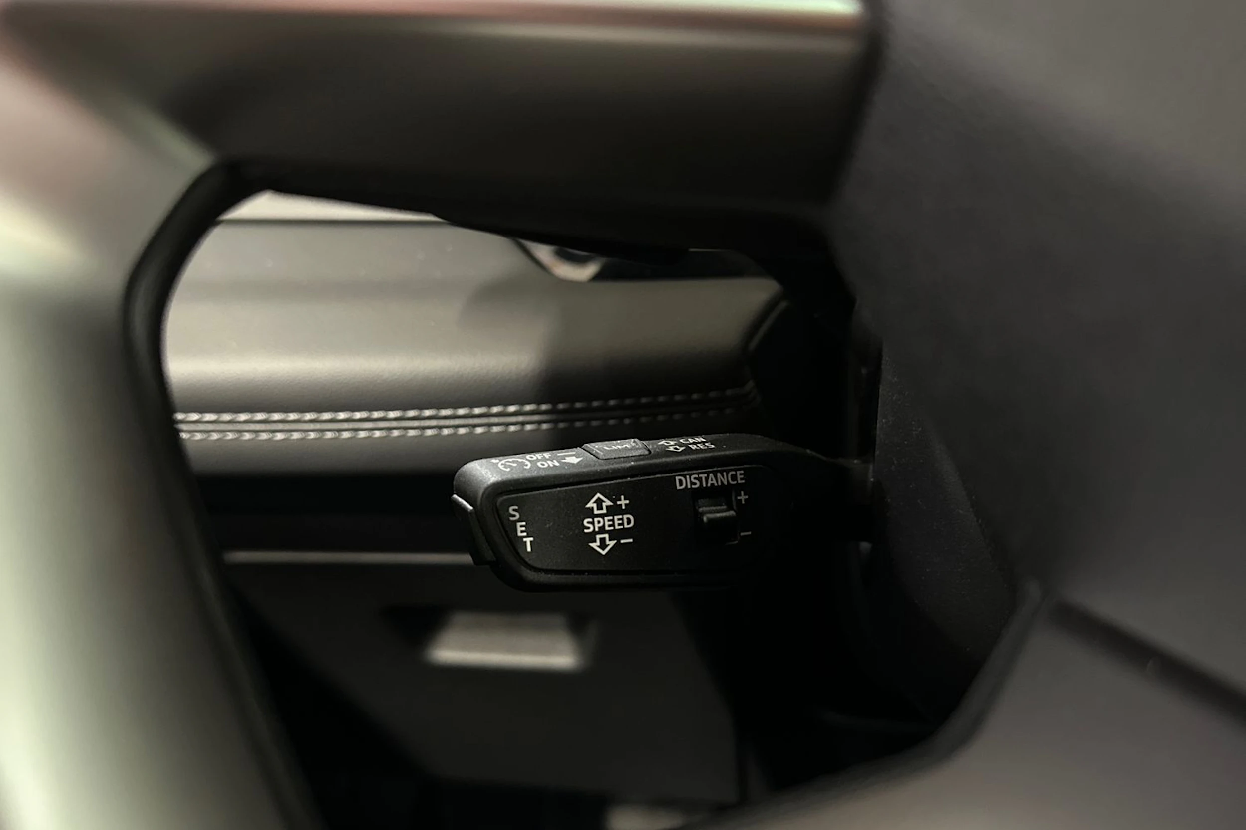 harmaa Audi Q6 e-tron 2025 kuva 30.