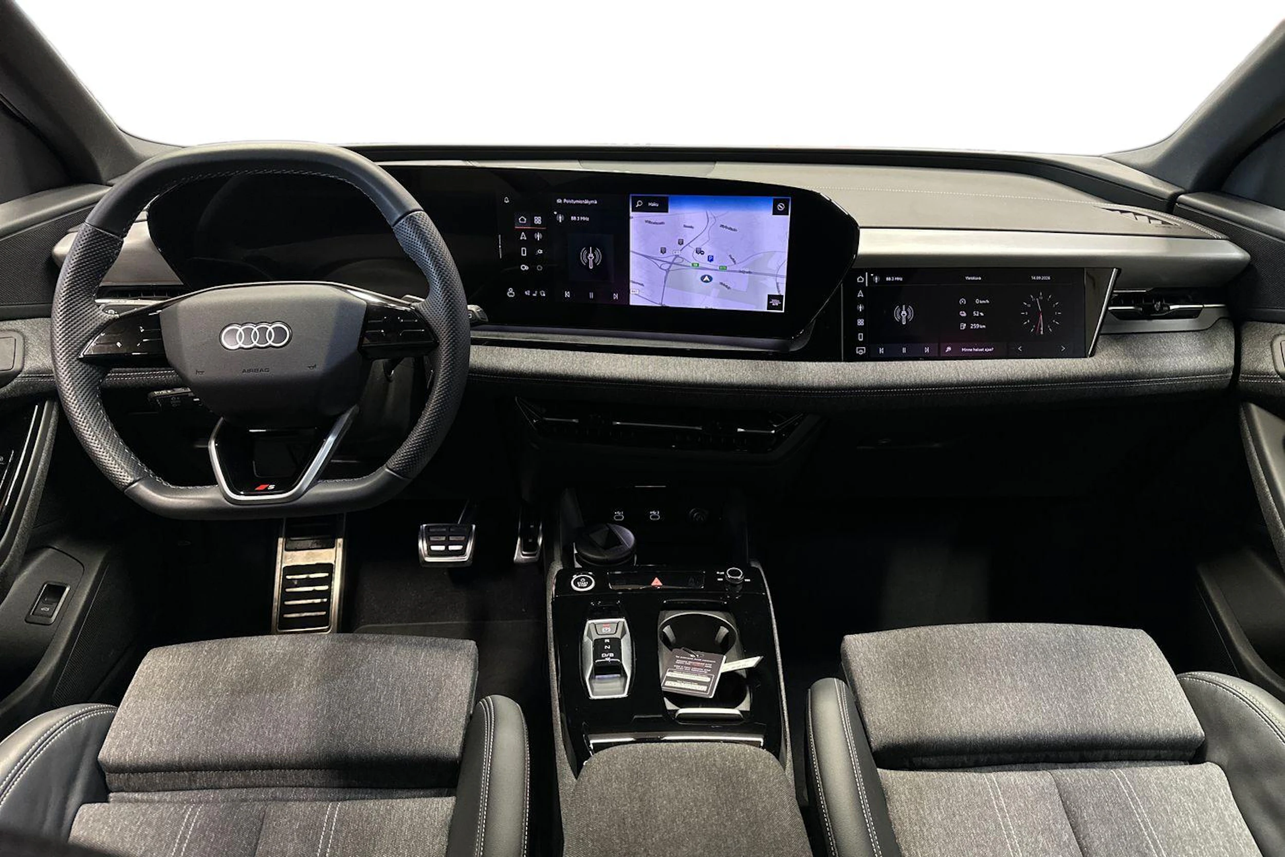 punainen Audi Q6 e-tron 2025 kuva 7.
